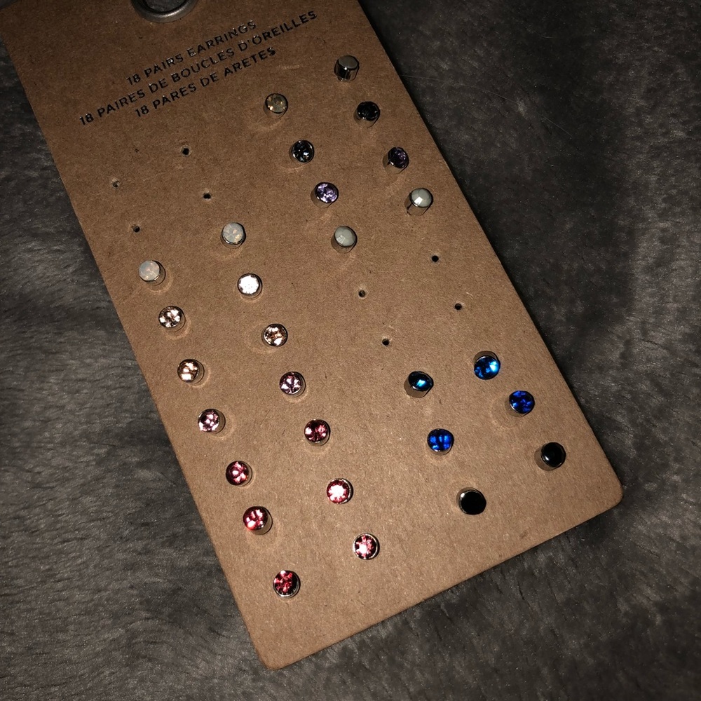 Set of 14 stud earrings